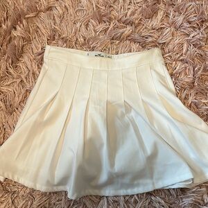 Hollister Ultra High Rise White Skirt, size small